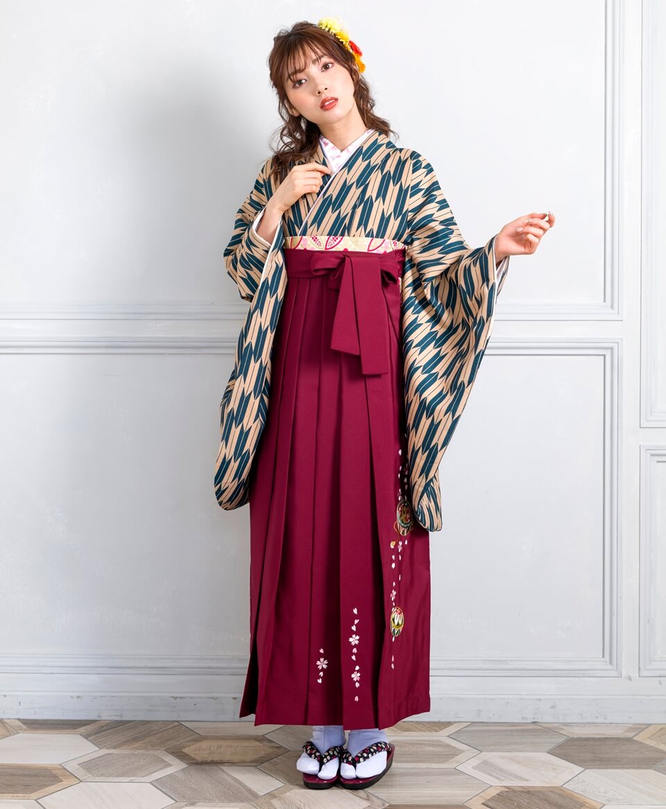 エンジ色のレンタル袴