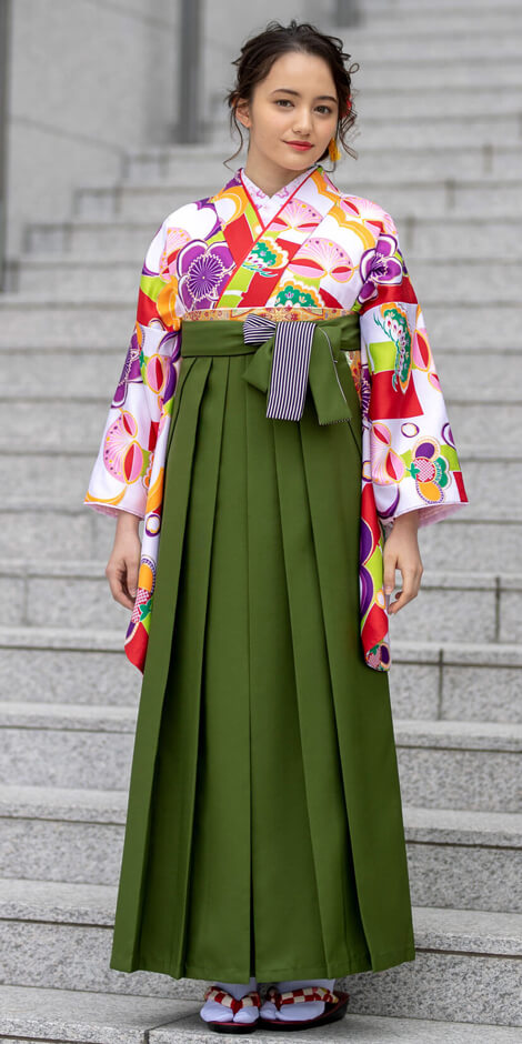 卒業式袴レンタル 着物：白地若竹梅／CCC596 袴：抹茶ひも縞／MAS017