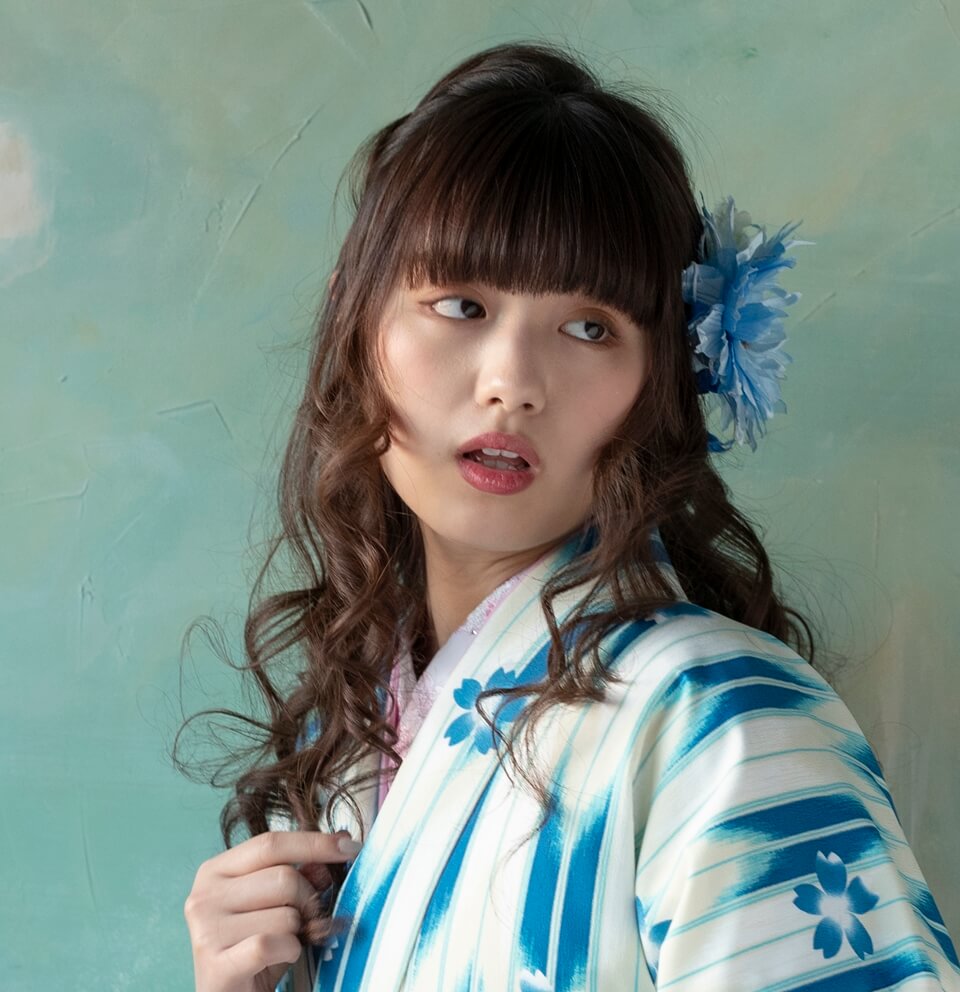 くるくるカールがモダンな印象に