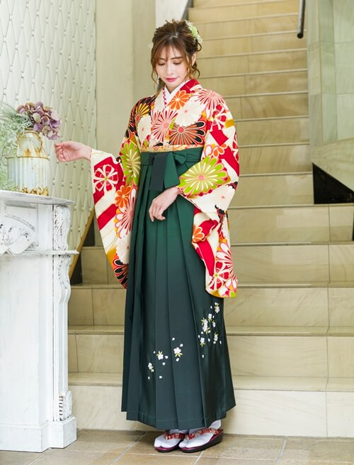 京都さがの館を代表する古典柄の袴