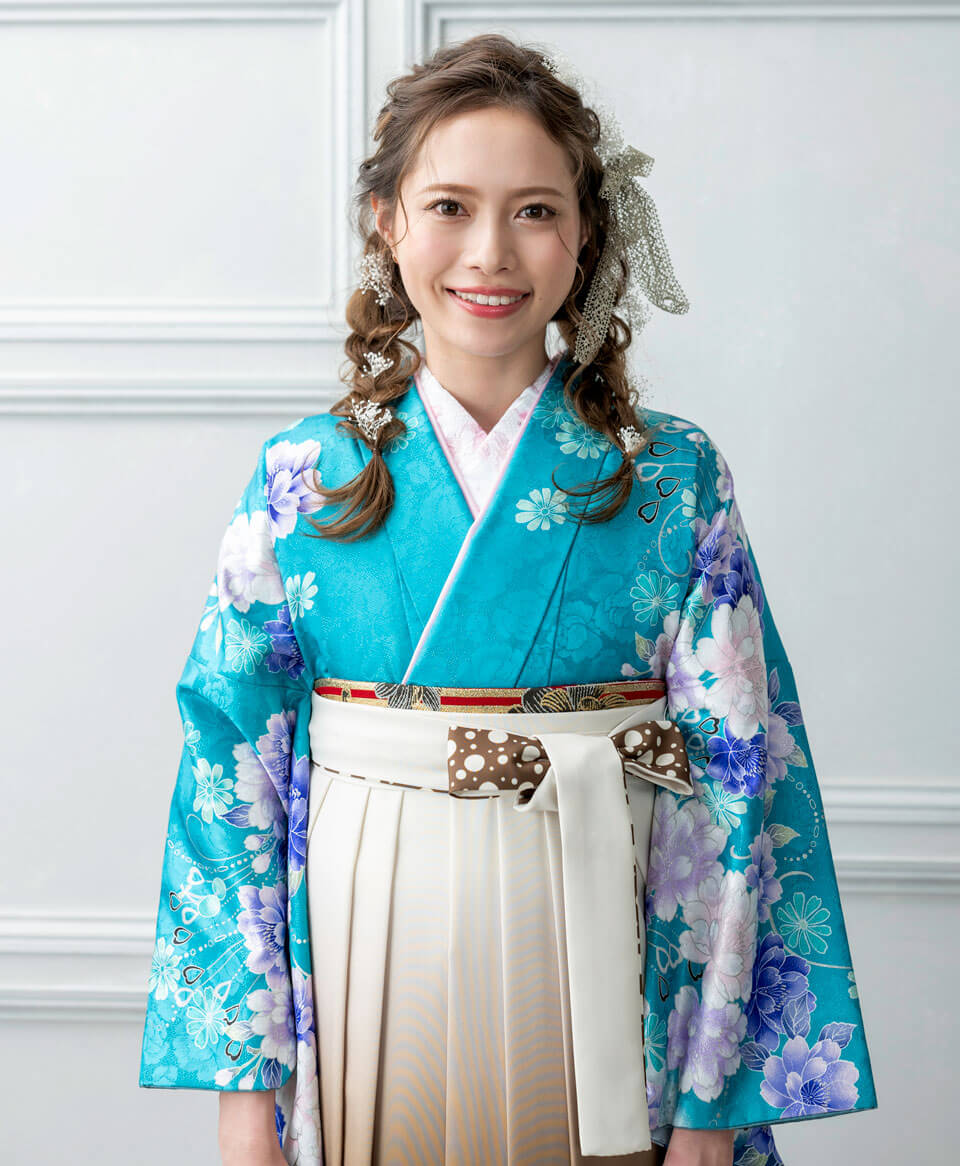 モダンな印象の水色と茶色の卒業式のレンタル袴