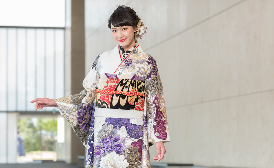 成人式の振袖レンタルで人気な白色