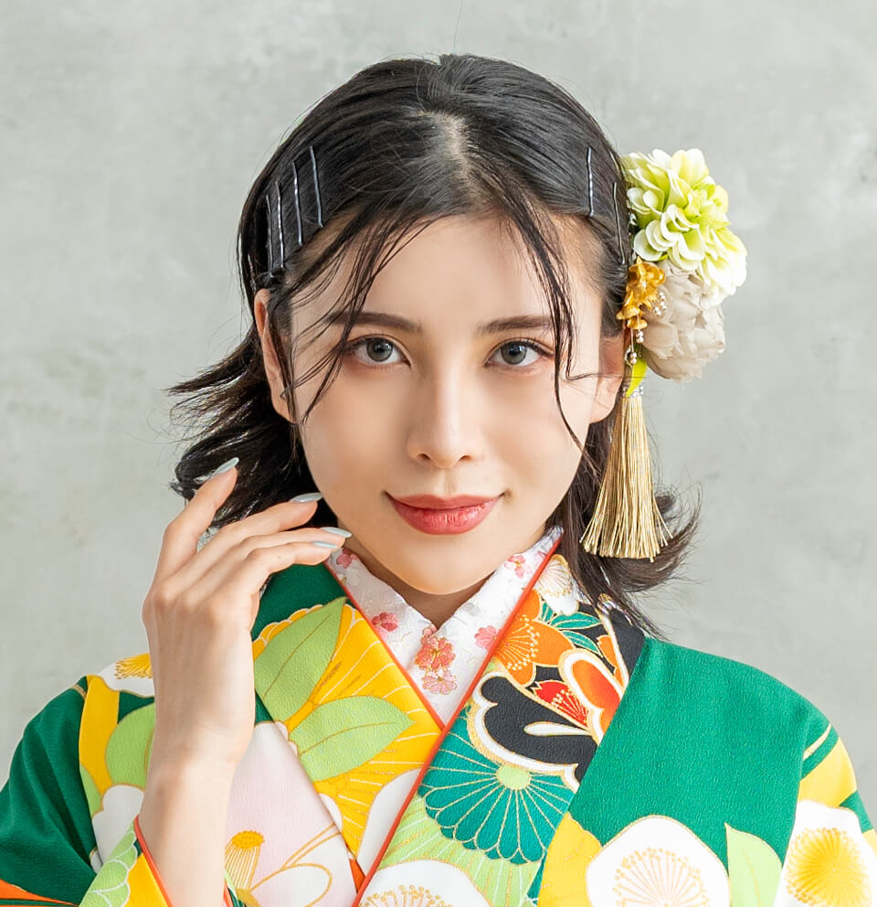 袴に似合う外ハネのヘアスタイル