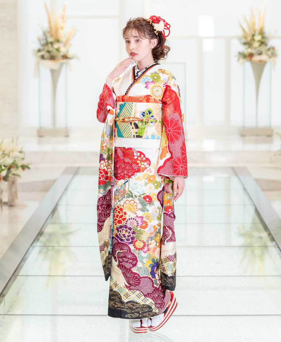 成人式に振袖を着る女性