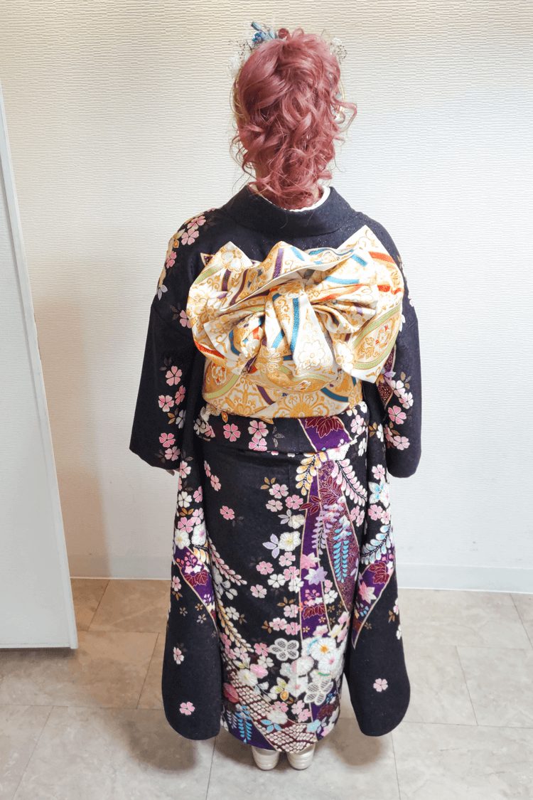 2023年成人式当日の様子|黒い振袖