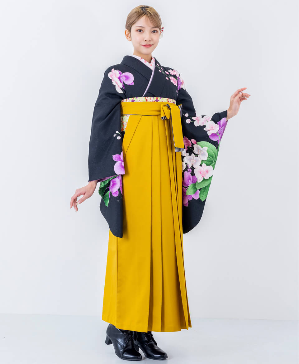 成人式に袴を着る大人っぽい女性