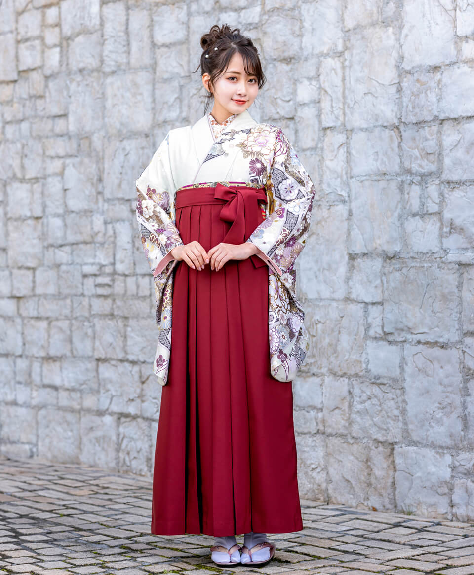 古典柄の卒業式袴に古典柄の刺繡半衿を合わせたコーディネート