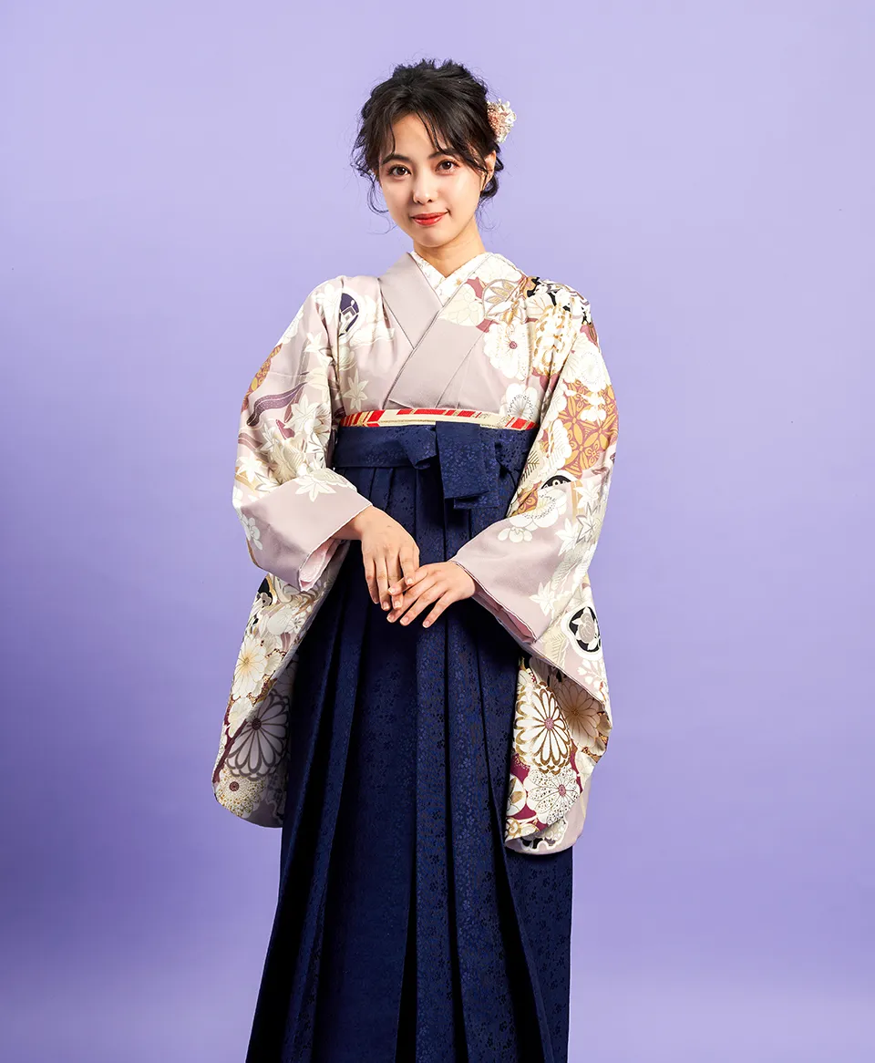卒業式袴レンタル 着物：ピンクベージュ宝尽くし／BB4005 袴：紺サクラ小紋／KSK092