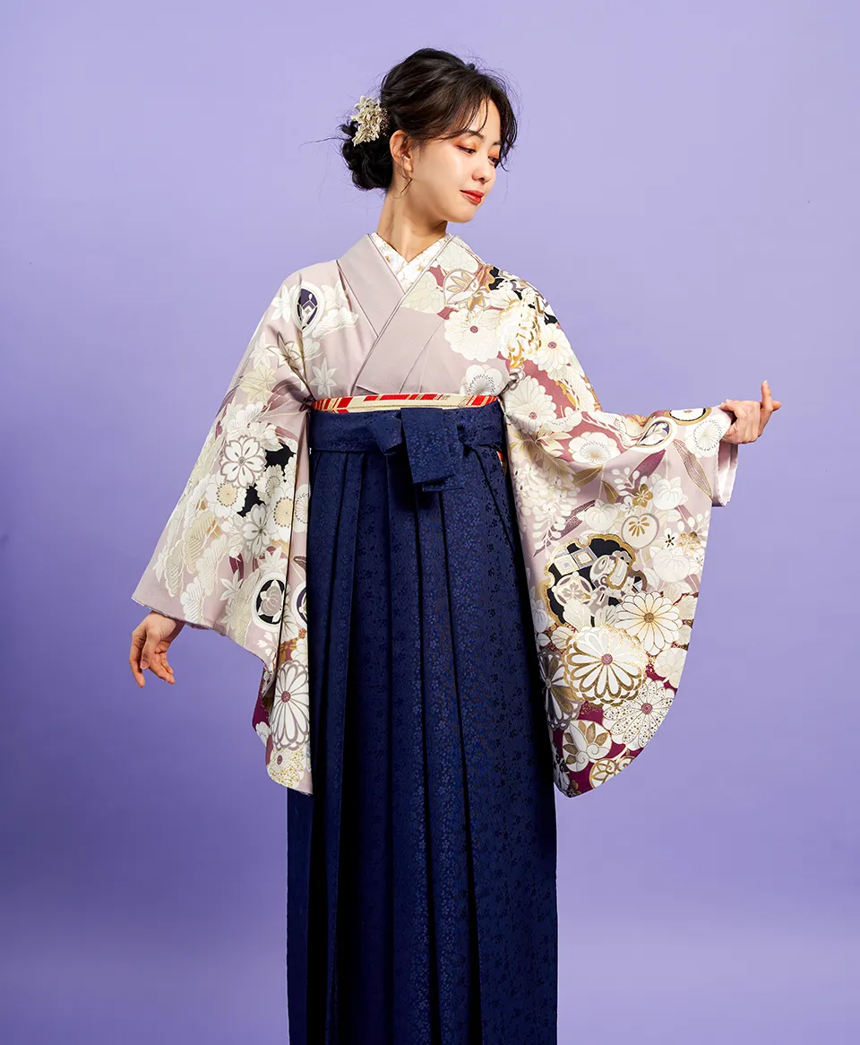 卒業式袴レンタル 着物：ピンクベージュ宝尽くし／BB4005 袴：紺サクラ小紋／KSK092