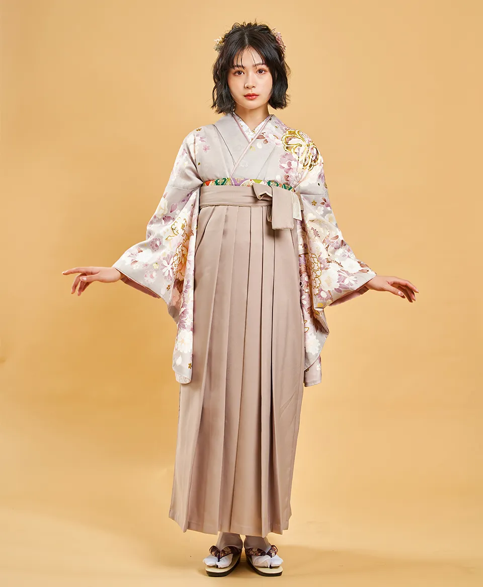 卒業式袴レンタル 着物：グレージュ金彩ブーケ／着物：BB4001 袴：グレーベルベット／GRV959