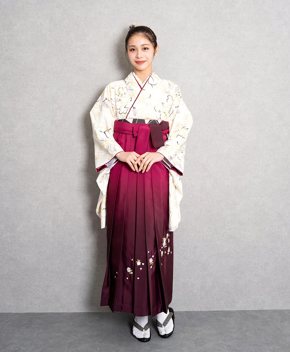 卒業式袴レンタル 着物：オフホワイト 椿とシャクヤク／BB4003 袴：ワインボカシシシュウ／WBS060
