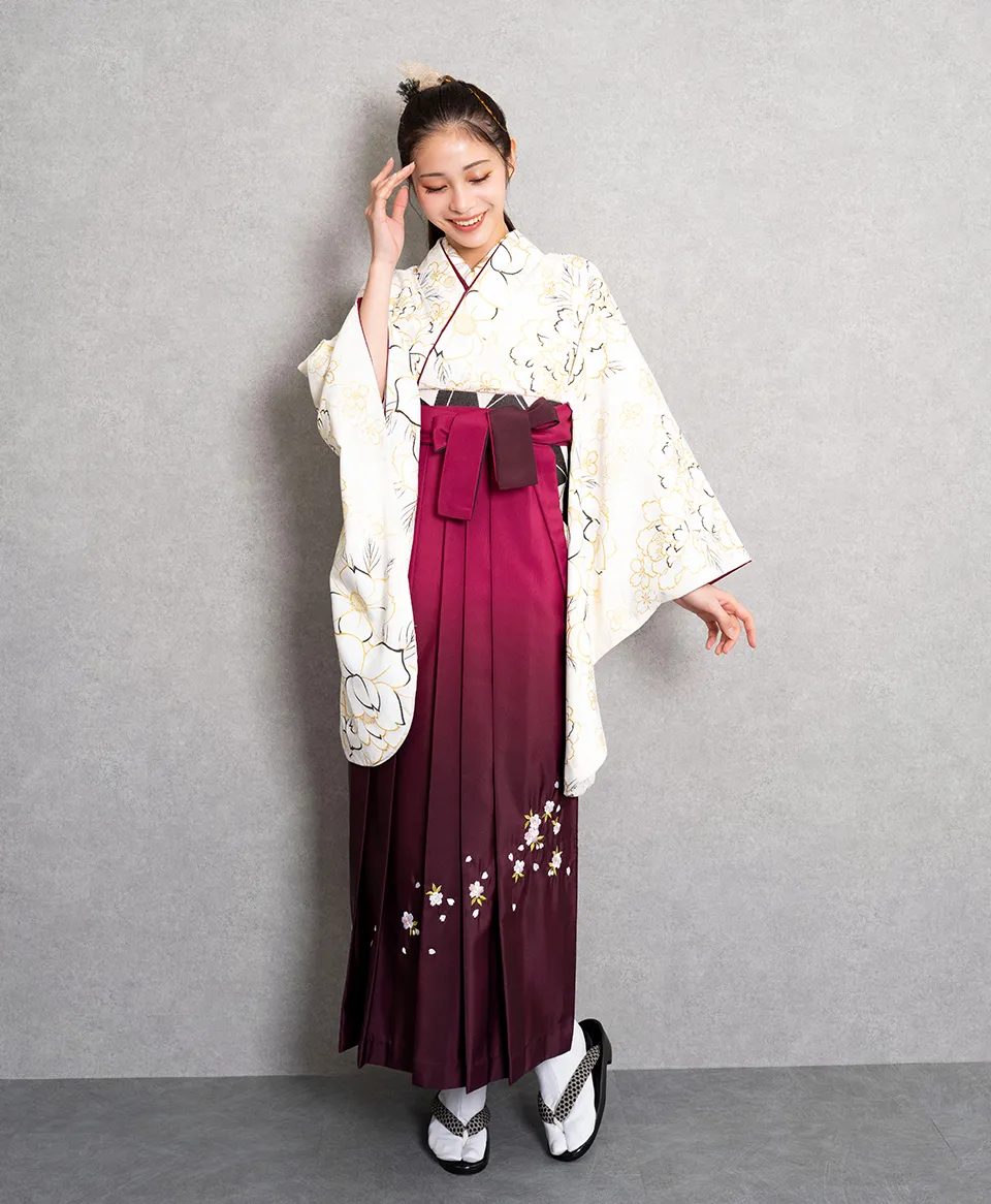 卒業式袴レンタル 着物：オフホワイト 椿とシャクヤク／BB4003 袴：ワインボカシシシュウ／WBS060
