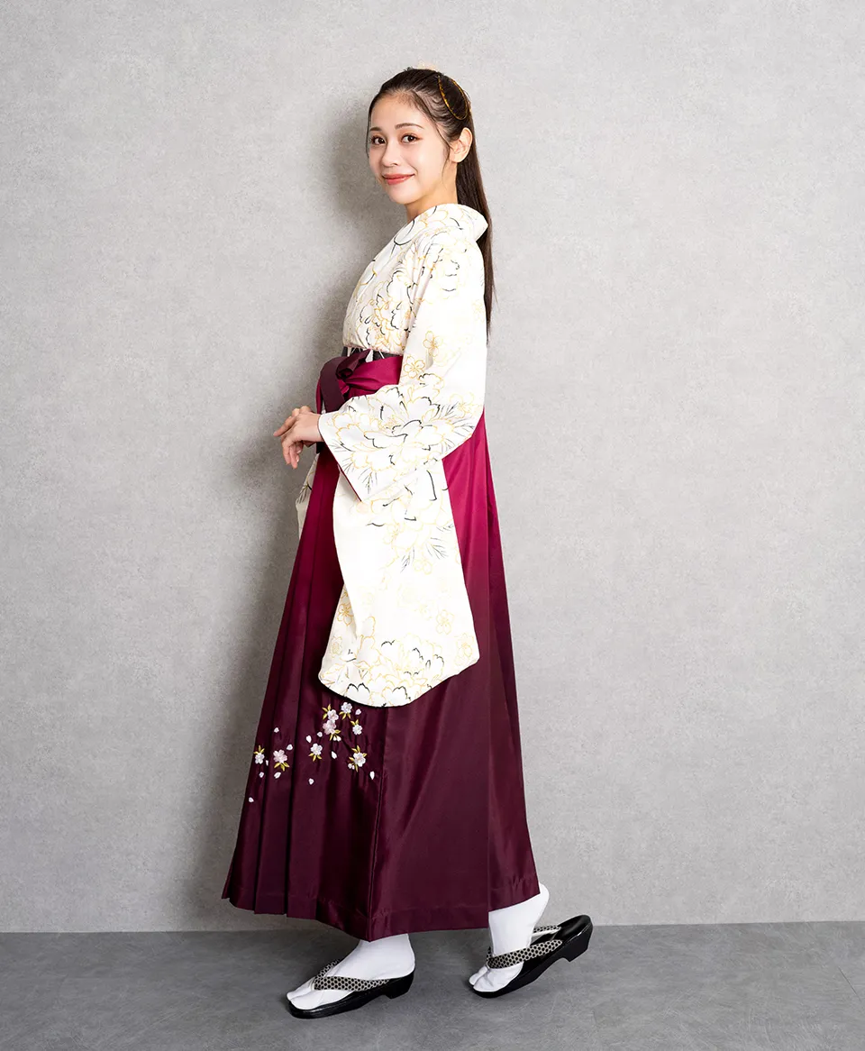 卒業式袴レンタル 着物：オフホワイト 椿とシャクヤク／BB4003 袴：ワインボカシシシュウ／WBS060