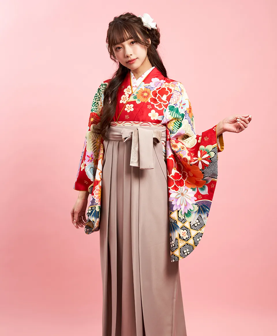 卒業式袴レンタル 着物：赤に友禅金飾／BBB472 袴：グレーベルベット／GRV959