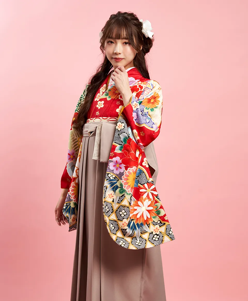 卒業式袴レンタル 着物：赤に友禅金飾／BBB472 袴：グレーベルベット／GRV959