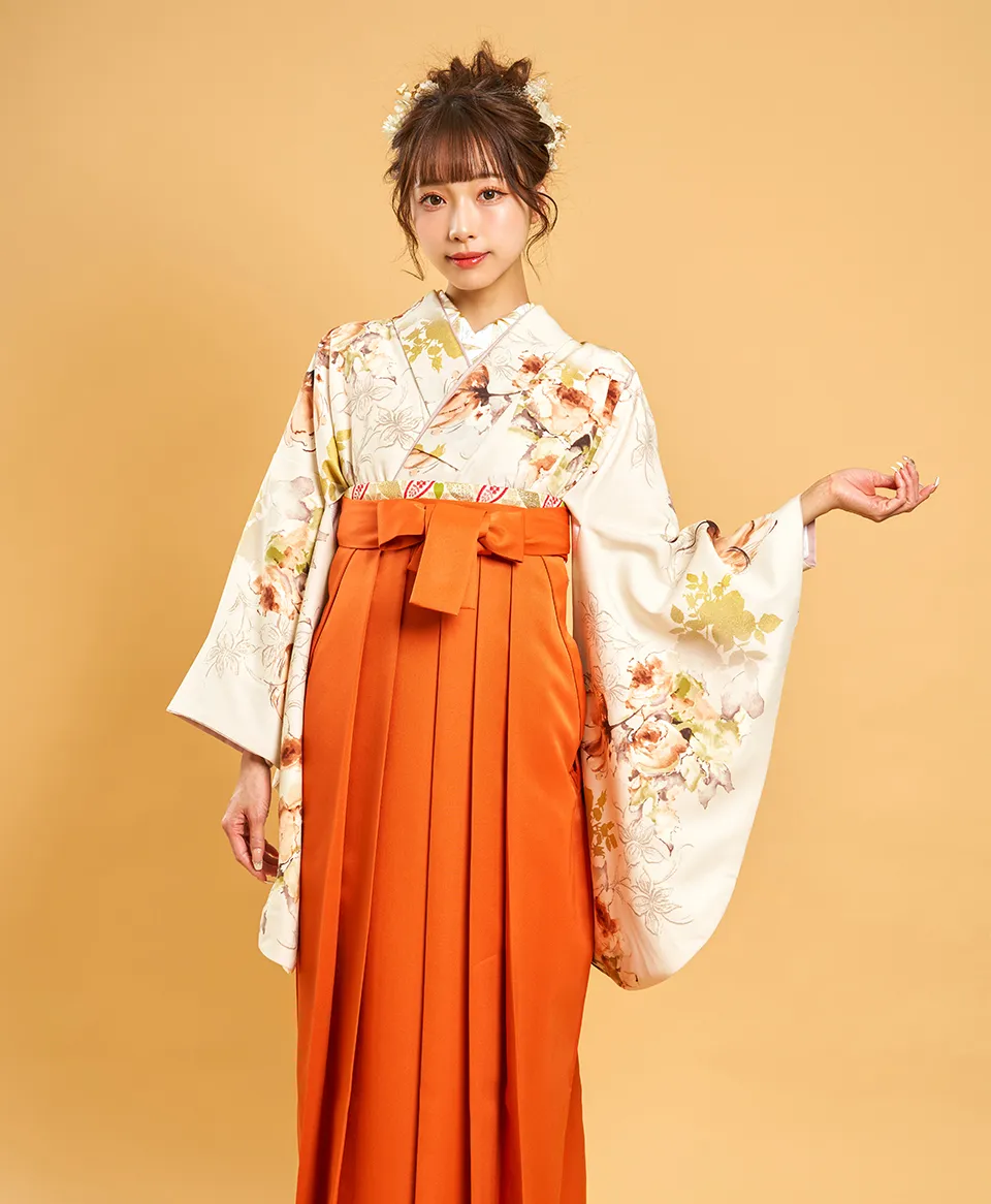 卒業式袴レンタル 着物：クリーム地ゴールドアンティーク洋花／BBB494 袴：オレンジ／ORG010