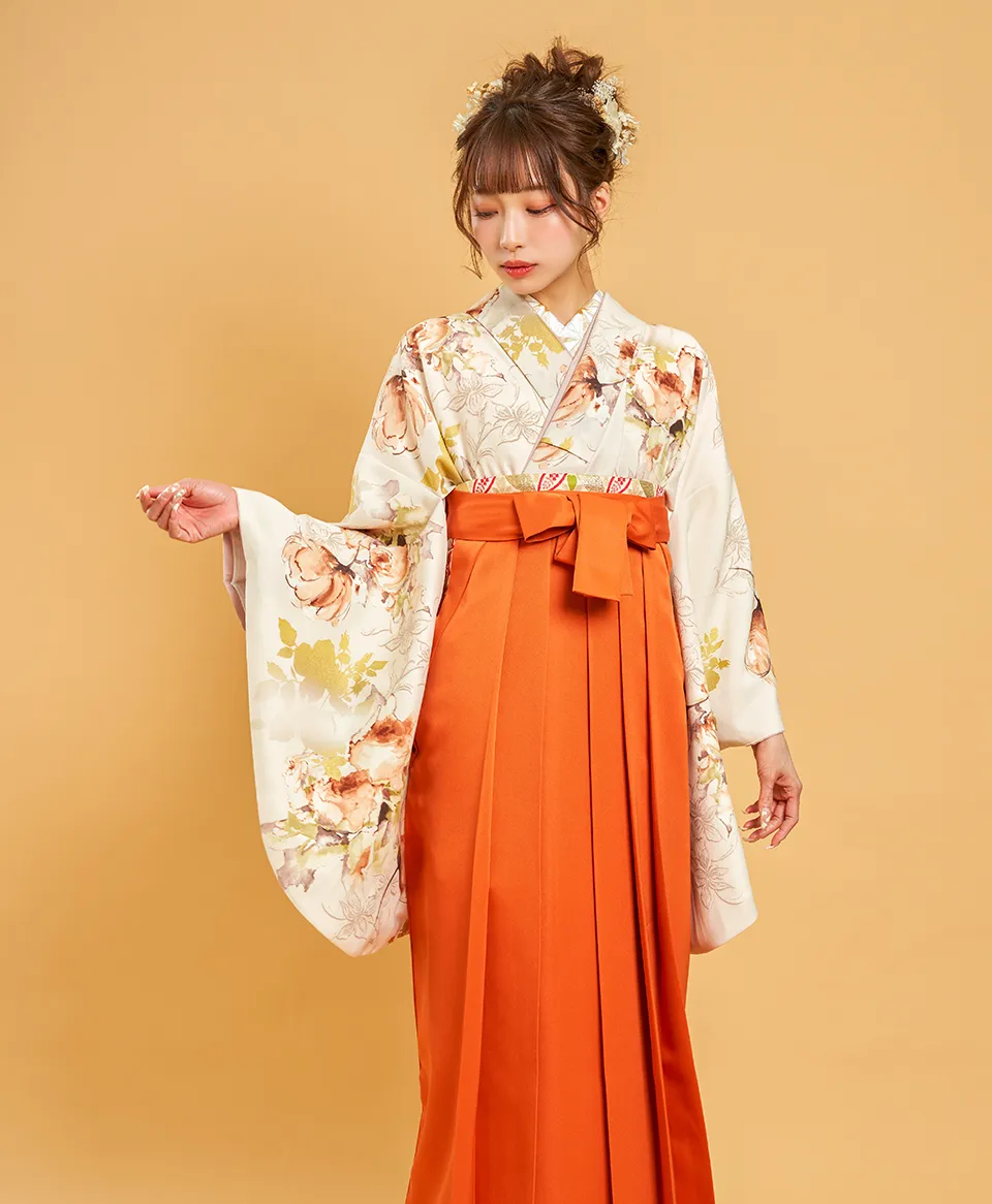 卒業式袴レンタル 着物：クリーム地ゴールドアンティーク洋花／BBB494 袴：オレンジ／ORG010